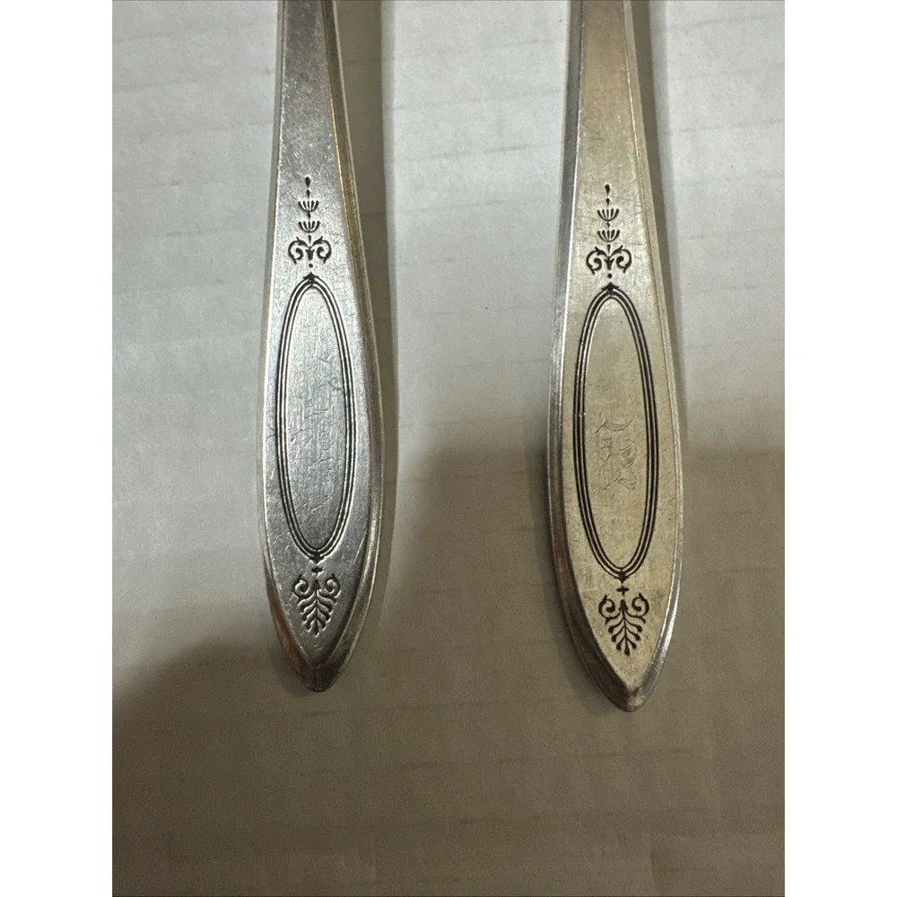 Oneida Community Silverplate 1917 Adam Salad Forks (2)‎
